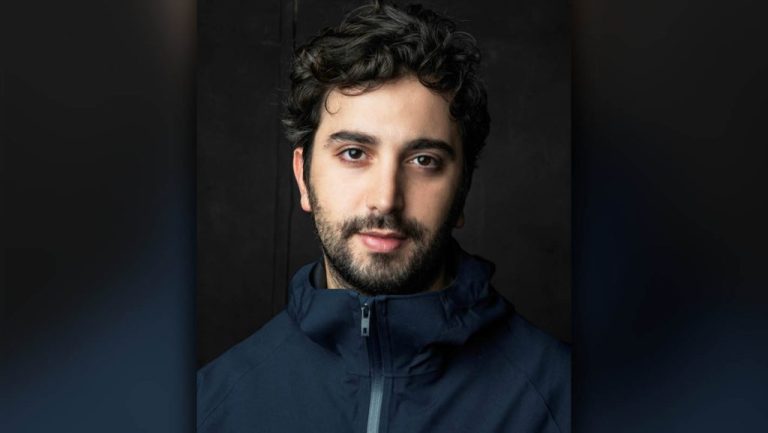 Koρυφαία διάκριση για τον Μάριο Μπανούσι: Βραβεύτηκε με τον «Αργυρό Λέοντα» της Βενετίας (Photo)