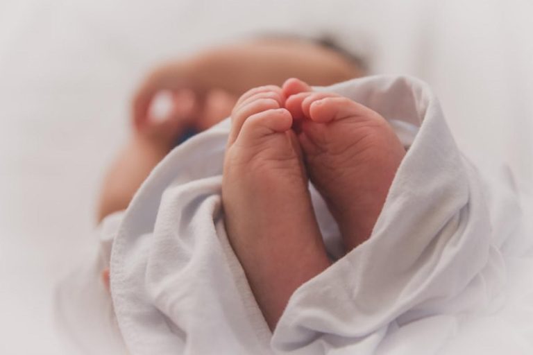 Πρωτοχρονιάτικα γεννητούρια στην Κρήτη: Αγοράκι στο Ηράκλειο, κοριτσάκι στα Χανιά