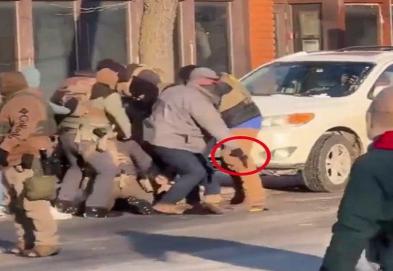 Είχαν πάρει το όπλο του διαδηλωτή στη Μινεσότα όταν τον πυροβόλησαν εν ψυχρώ! Βίντεο-ντοκουμέντο