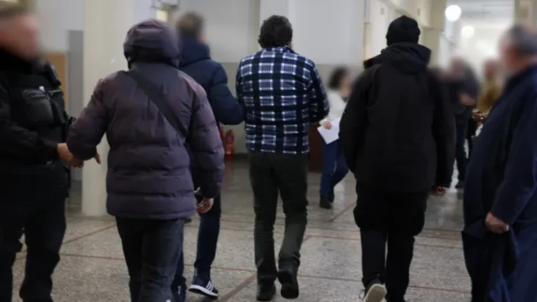 Μεσσαρά: Προφυλακιστέος ο 54χρονος πατέρας -«Πουθενά δεν φταίω» φώναζε (Video)