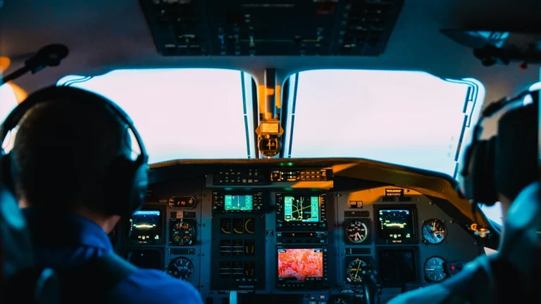 Ο μισθός πιλότου της American Airlines έγινε viral – «Δεν γίνεται να βγάζει τόσα»