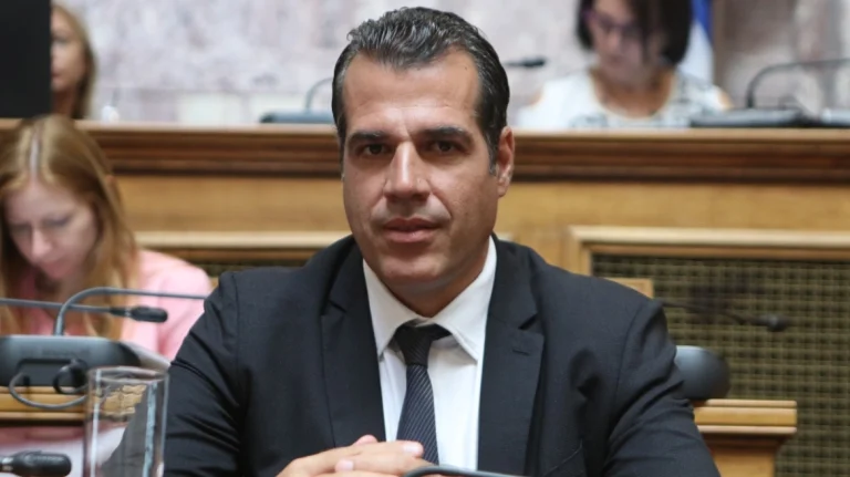 Πλεύρης: «Σκληρά μέτρα, λιγότερες ροές» – Η μεγαλύτερη μείωση των τελευταίων ετών