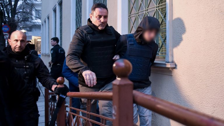 Φυγάδευσαν τον 16χρονο μετά την εντολή προφυλάκισης για τον φονικό ξυλοδαρμό του 17χρονου (VIDEO)