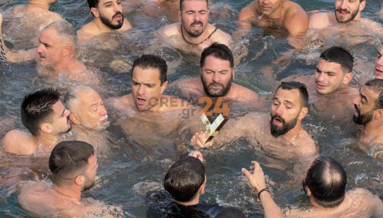 Έσπασαν τον Σταυρό οι «βουτηχτάδες» στο Ηράκλειο! (PHOTO)