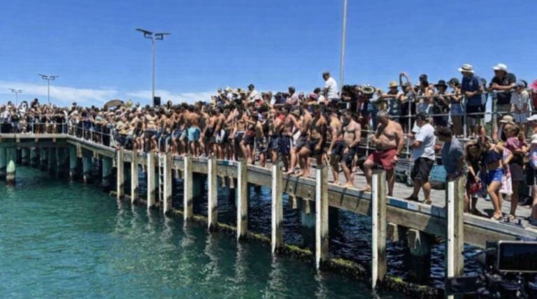 Με θρησκευτική μεγαλοπρέπεια και παραδοσιακούς χορούς γιορτάστηκαν τα Θεοφάνια στην Μελβούρνη (Video)