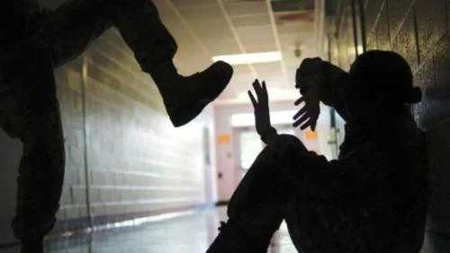 Στοιχεία-σοκ κρούουν το κώδωνα του κινδύνου για τη βία μεταξία ανηλίκων