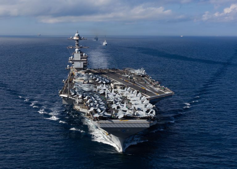 Στη Σούδα το «USS Gerald R. Ford» – Το πιο σύγχρονο αεροπλανοφόρο στον κόσμο αγκυροβόλησε στην Κρήτη (photo+video)