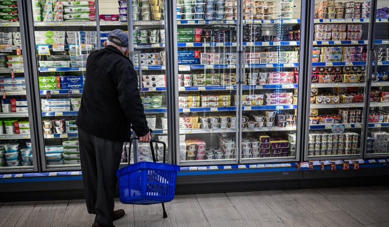 Ελλάδα: Ο επαγγελματικός κόσμος καλωσορίζει τα κυβερνητικά μέτρα για την συγκράτηση τιμών