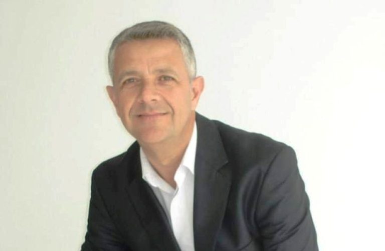 Με την πλάτη στον τοίχο ο δήμαρχος Μαρκόπουλου