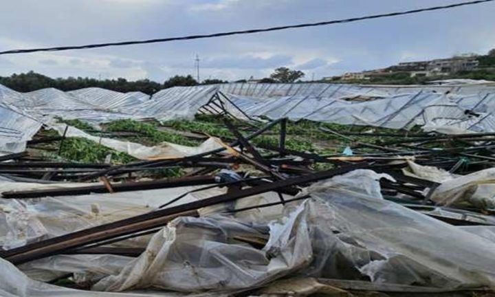 Σφοδρός ανεμοστρόβιλος σάρωσε θερμοκήπια και ξενοδοχεία στην Ιεράπετρα – Δείτε φωτογραφίες