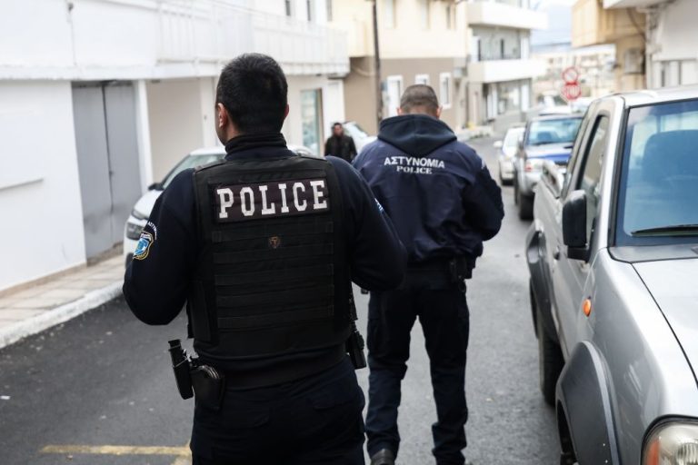 Κυψέλη: Με νύχια και με δόντια η μητέρα προστάτευσε τα δύο κορίτσια της