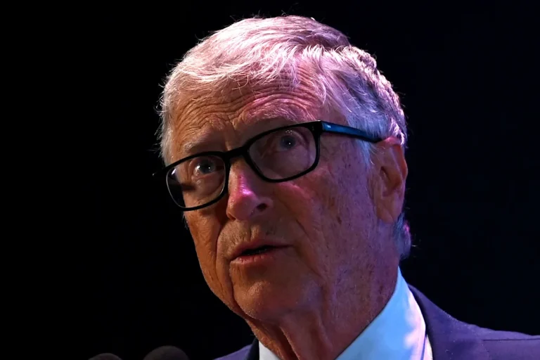 Η σχέση «σκάνδαλο» του Μπιλ Γκέιτς με τη Ρωσίδα Μίλα Αντόνοβα και οι σκοτεινές συνδέσεις με τον Έπσταϊν