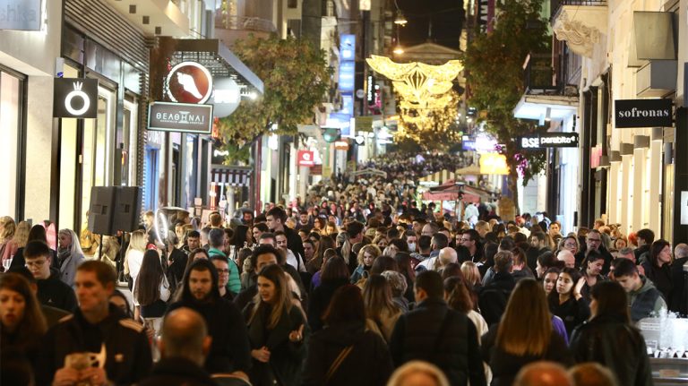 Ευρωβαρόμετρο: Ένας στους δύο Ευρωπαίους φοβάται για το μέλλον, καμπανάκι για την Ελλάδα