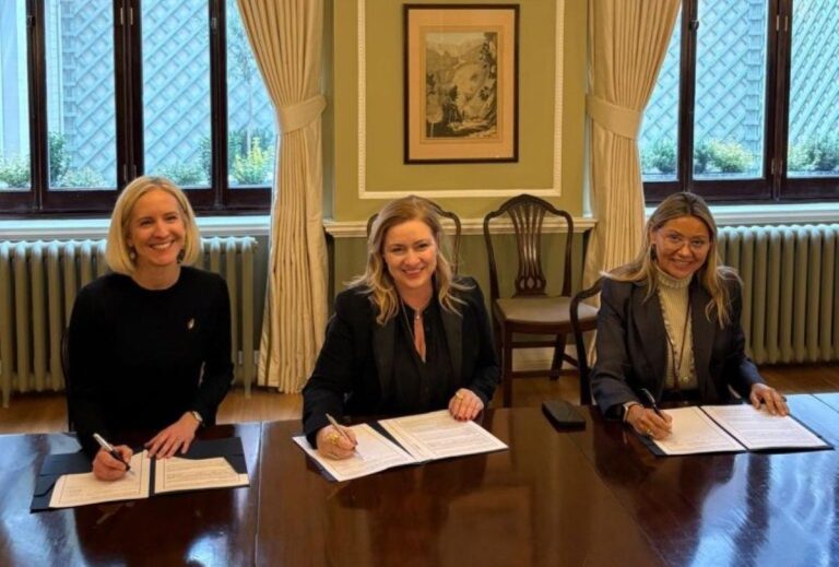 Λονδίνο: Yπογραφή Μνημονίου Συνεργασίας μεταξύ του Crafting Greece και του King’s Foundation (photo)