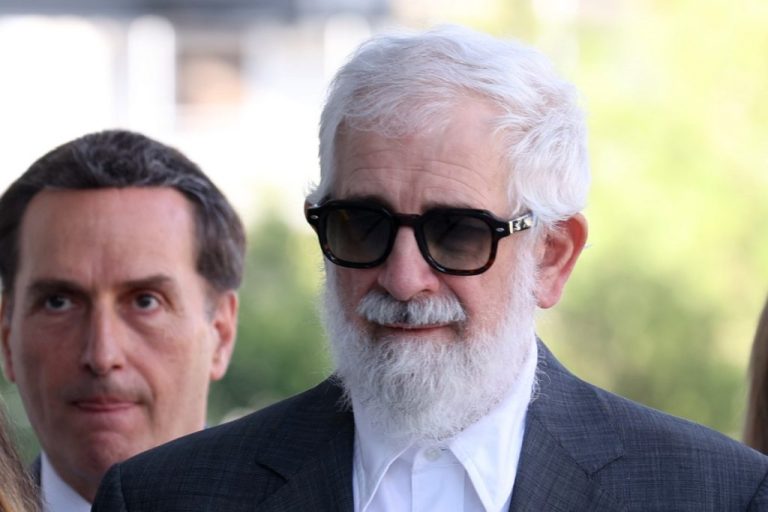 Πέτρος Φιλιππίδης: Ξέσπασε ο δικηγόρος του «Να ζητήσει συγγνώμη» (Video)