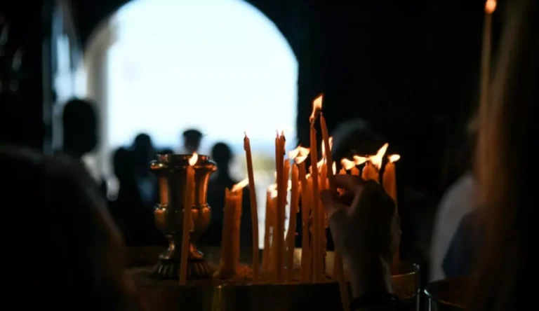 ΕΡΤ2: Οι Ιερές Ακολουθίες των Χαιρετισμών και του Ακάθιστου Ύμνου