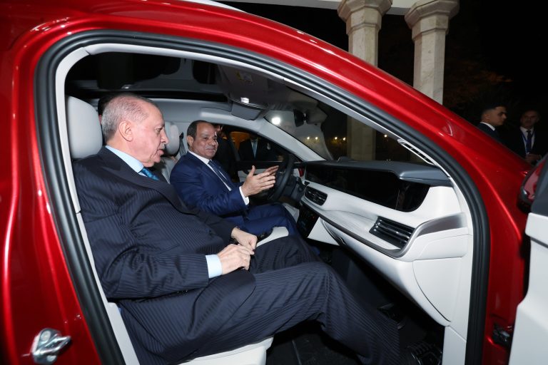 Διπλωματία με… Togg: Το ηλεκτρικό αυτοκίνητο-δώρο του Ερντογάν στον Αλ Σίσι (PHOTO&VIDEO)