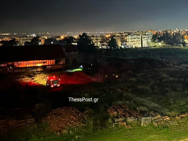 Φωτιά στο εργοστάσιο «Αλλατίνη» στη Θεσσαλονίκη