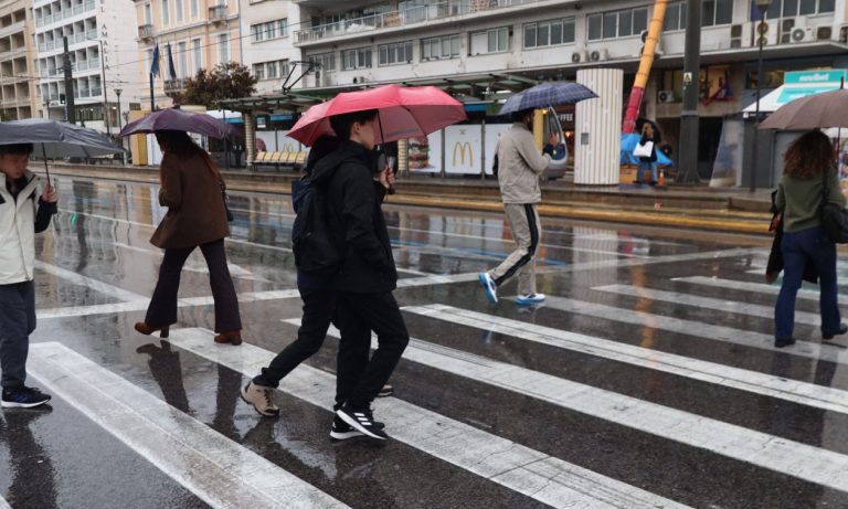 Καιρός: Έρχονται βροχές, συνεχίζονται οι βοριάδες – Η πρόγνωση της Τετάρτης (video)
