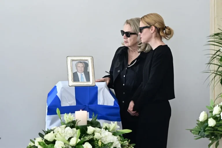Τρεις πρώην πρωθυπουργοί στην κηδεία του Αναστάση Παπαληγούρα – Τα συγκινητικά λόγια της κόρης