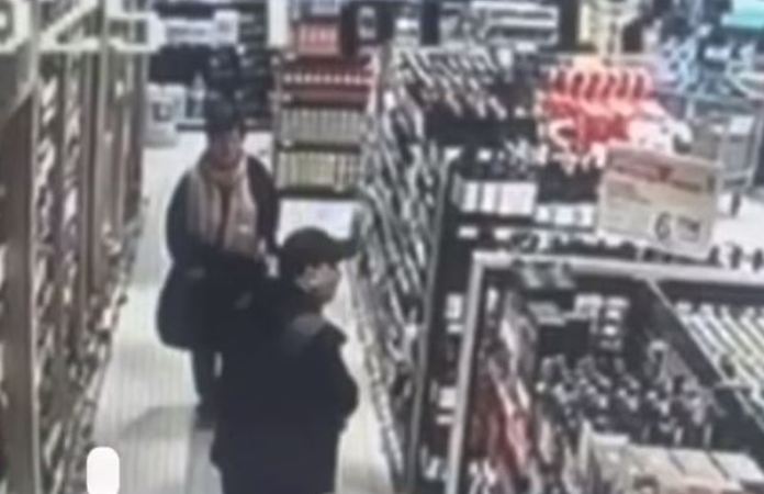Δείτε πώς συμμορία «ξάφριζε» ποτά από σούπερ μάρκετ της Αττικής (VIDEO)