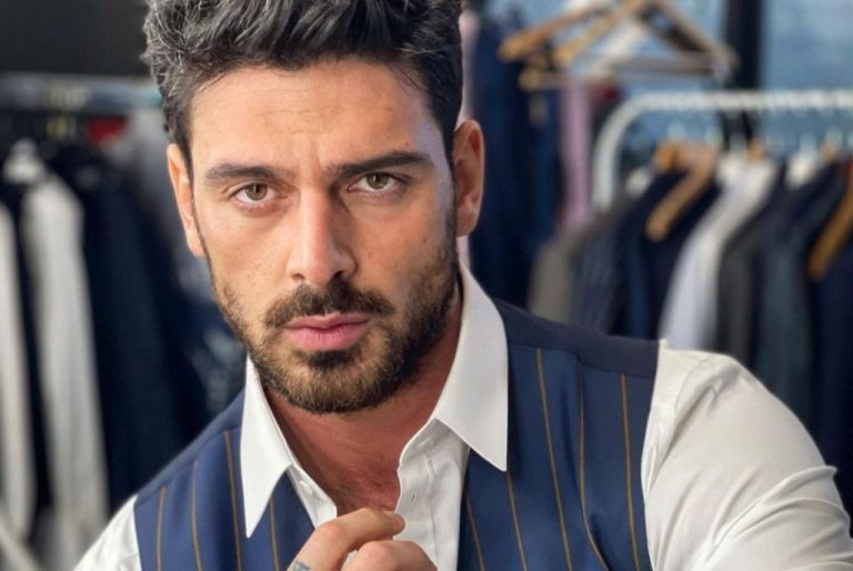 Μικέλε Μορόνε: Ολόγυμνος ο Ιταλός «θεός»-Η φωτό που «γκρέμισε» το Instagram