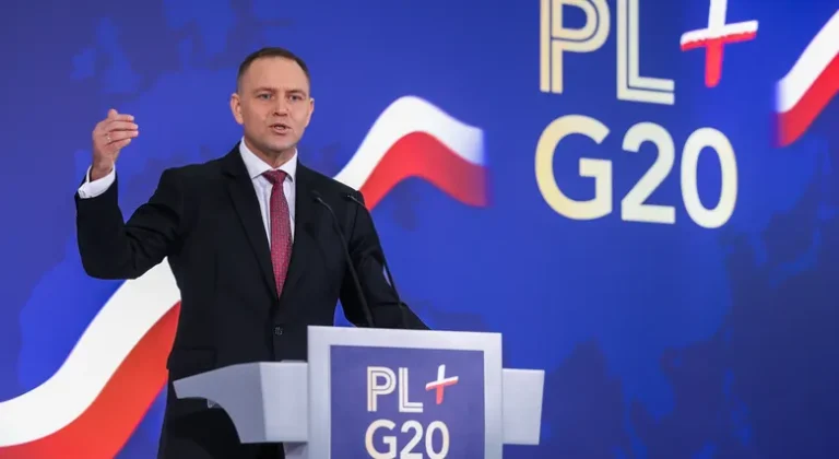 Πολωνία: Ο Πρόεδρος Ναβρότσκι ζητά πυρηνικά όπλα-«Είμαστε στα πρόθυρα πολέμου» είπε για τη Ρωσία