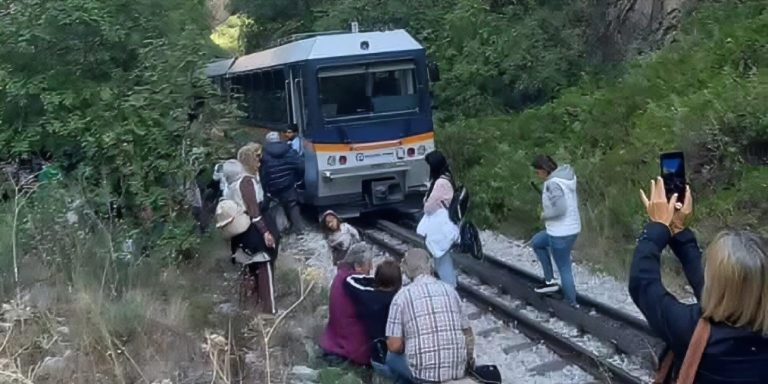 Συναγερμός στον Οδοντωτό με 77 επιβάτες: Βλάβη και διπλή ακινητοποίηση συρμών – Μεγάλη επιχείρηση της Πυροσβεστικής