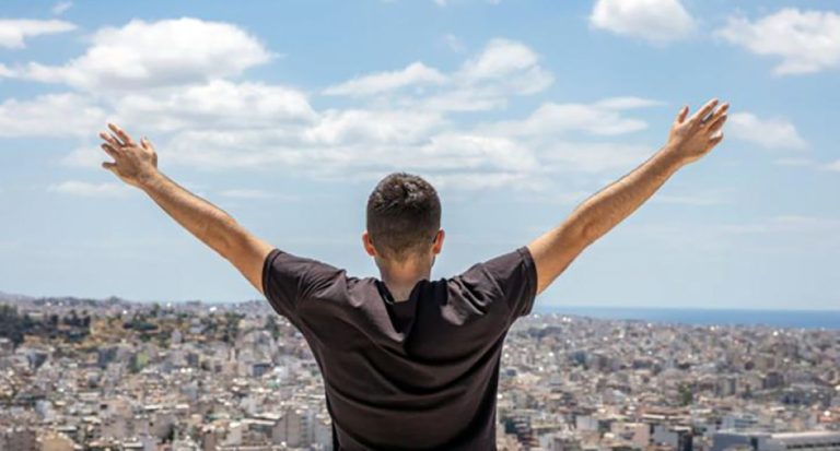 Έρευνα του ΠΑΣΟΚ για τους νέους την Κεντρική Μακεδονία: Το 47,4% ακόμα σκέφτεται να φύγει στο εξωτερικό
