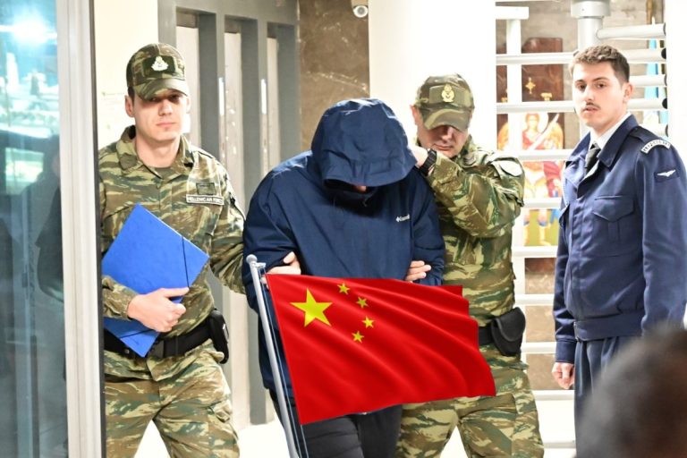 Τρία ονόματα έδωσε ο 54χρονος σμήναρχος που συνελήφθη για κατασκοπεία υπέρ της Κίνας – Συνεχίζονται οι έρευνες στα ηλεκτρονικά αρχεία του (photo+video)