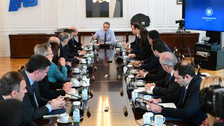 Συμβουλίο οικονομικής πολιτικής: Τέσσερα βήματα για ισχυρή ανάπτυξη και χαμηλότερο κόστος ζωής