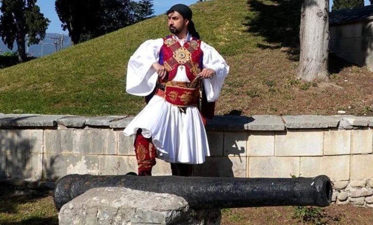 Κωνσταντίνος Μενούνος: Το ντοκιμαντέρ του για την «Έξοδο του Μεσολογγίου» σαρώνει τα βραβεία (Video)