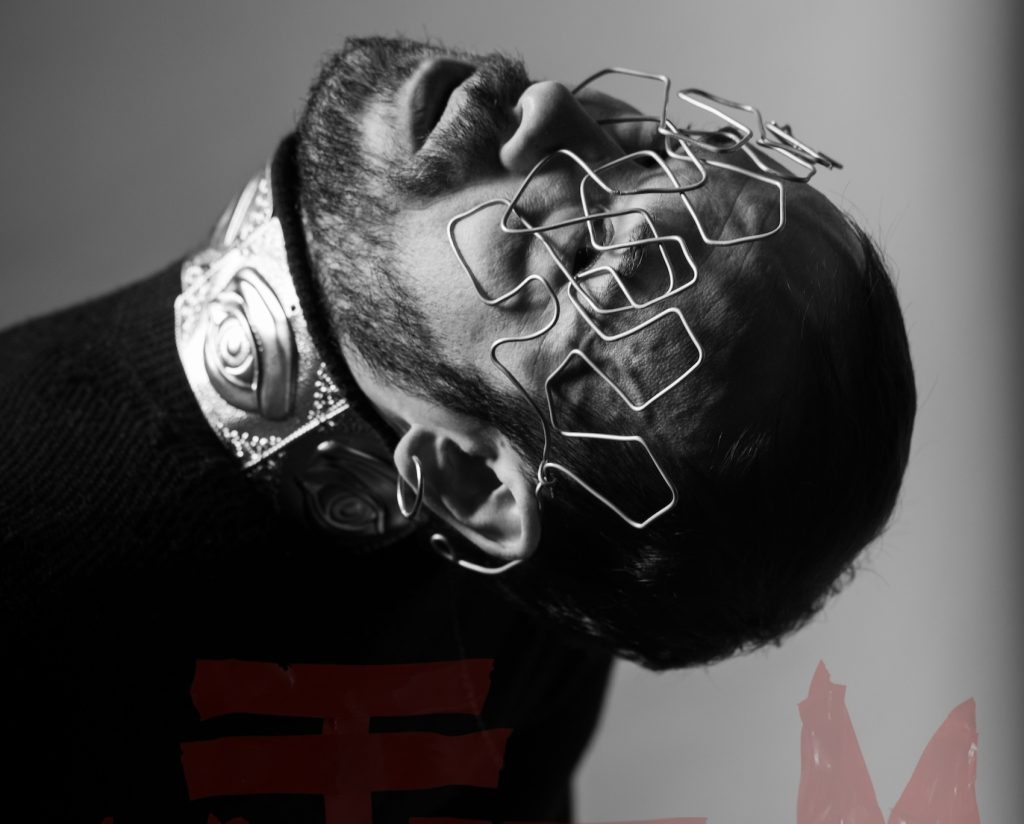 «Η Τέχνη του να Μην»: Η ανατρεπτική ομάδα που μεταμορφώνει τη νηστεία σε τέχνη