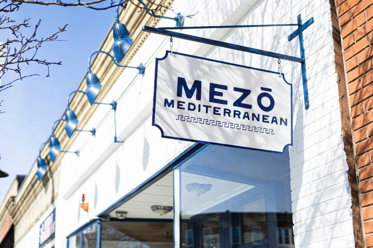 Μασαχουσέτη: Νέο ελληνικό «MEZŌ Mediterranean» ανοίγει στην πλατεία του Ντέντχαμ