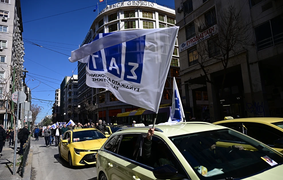Στους δρόμους ξανά ο κλάδος των ταξί με απεργίες και πορείες στη Βουλή – Το άρθρο που ανάβει φωτιές (Video&Photos)