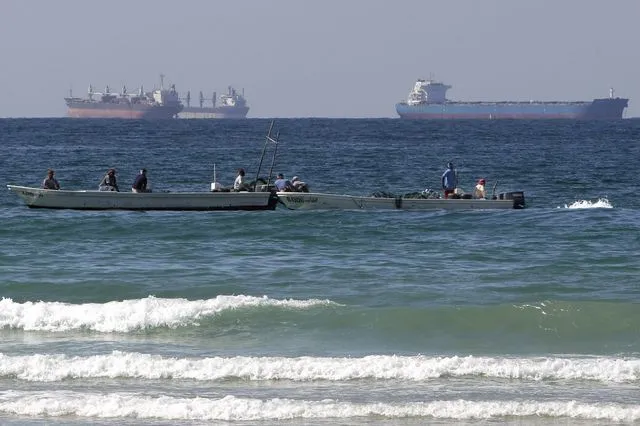 Μόλις 21 πλοία πέρασαν από 28/2, εκατοντάδες παραμένουν εγκλωβισμένα στα Στενά του Ορμούζ