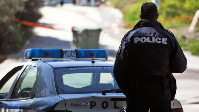 Άνδρας εντοπίστηκε νεκρός έξω από ΙΧ στη γέφυρα της Λυκόβρυσης