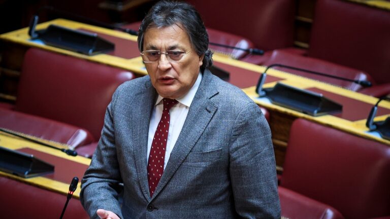 Πού το πάει ο Αυλωνίτης; Ευχολόγια ή ρεαλισμός