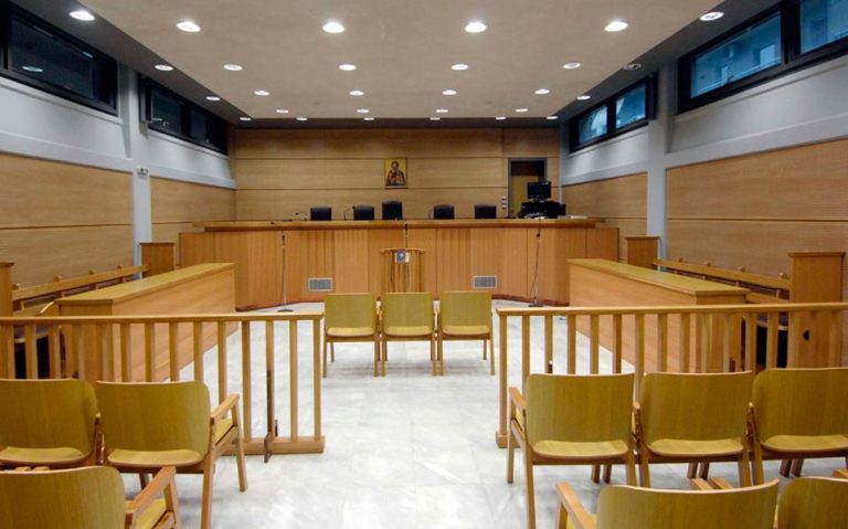 Tα ανοιχτά δικαστικά μέτωπα που ανησυχούν την κυβέρνηση στον δρόμο προς τις κάλπες