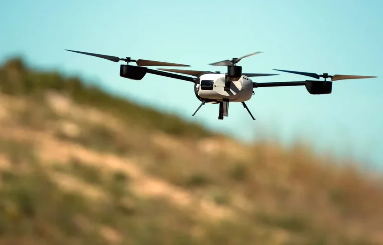 Πώς πήραν το όνομα τους τα drone και πώς λέγονται στα ελληνικά;