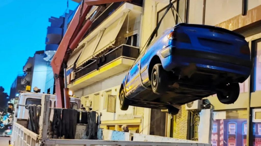 Η Ελλάδα γίνεται… Ίμπιζα: «Αντίο» στα σταθμευμένα αυτοκίνητα μετά από τρεις ημέρες