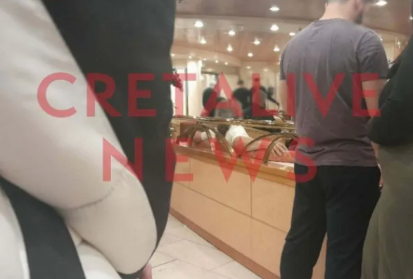 «Δεν θυμάμαι γιατί βρέθηκα στην καμπίνα τους, ζητώ συγγνώμη», λέει ο άνδρας που εισέβαλλε γυμνός στην καμπίνα των μαθητριών