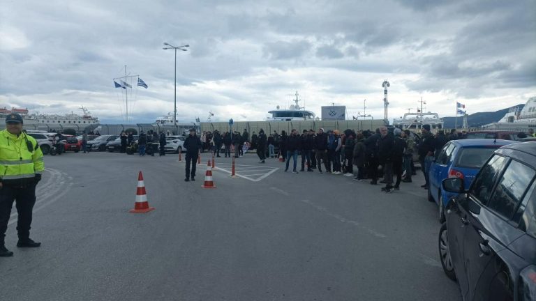 Μυτιλήνη: Μπλόκο από τους κτηνοτρόφους στο λιμάνι