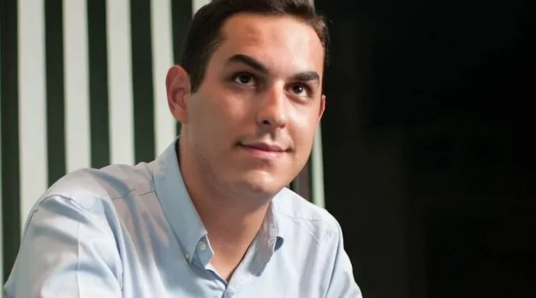 Βαγγέλης Λιάκος: Μια νέα γενιά πολιτικής ευθύνης