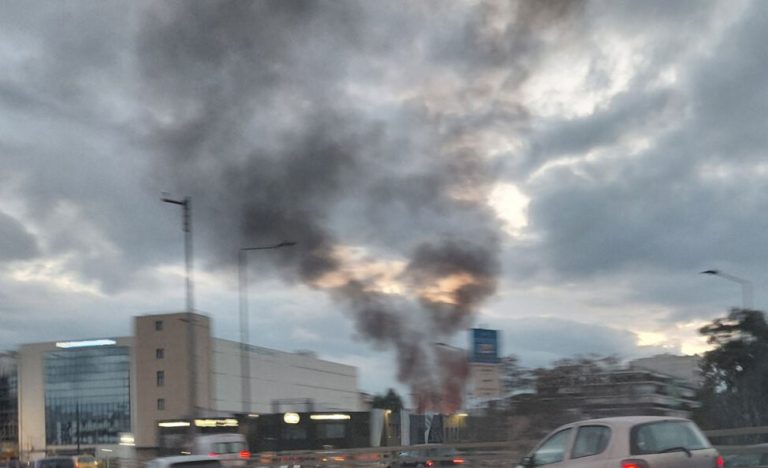 Στις φλόγες αποθήκη εκκλησίας συλληφθέντα για ναρκωτικά ρασοφόρου στη Λιοσίων (VIDEO)