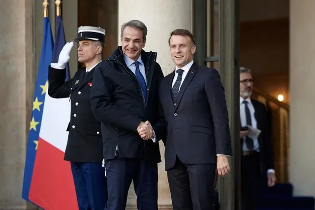 Άντζι Λουπέσκου: Ανατριχιαστική πρόβλεψη-«Σε κίνδυνο Μητσοτάκης και Μακρόν» (Video)
