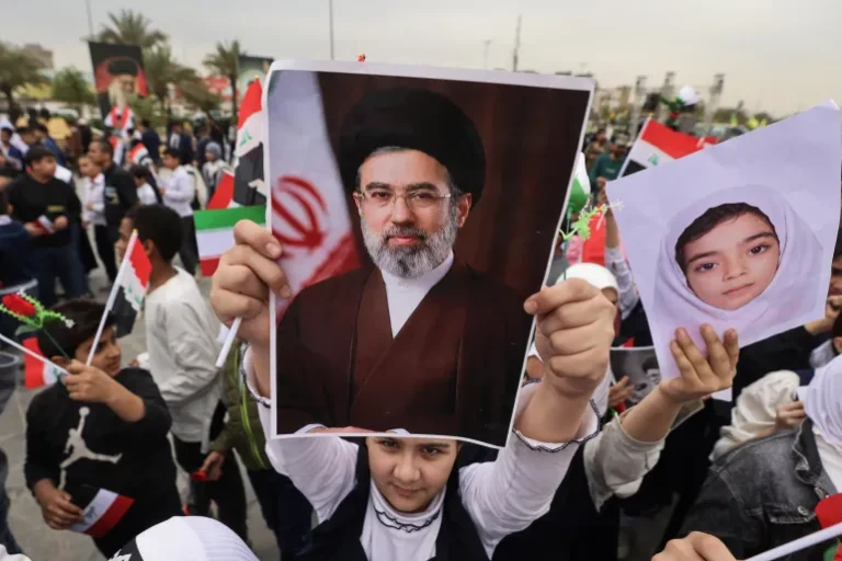 Iran International: Ιρανοί κληρικοί αμφισβητούν τον νέο ηγέτη Μοτζτάμπα Χαμενεΐ