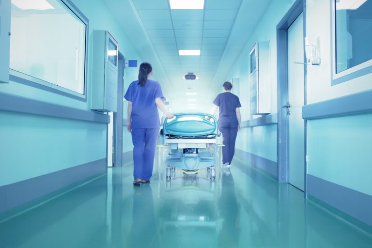 Τραγωδία με νεκρό βρέφος στην Αίγινα – Πνίγηκε τρώγοντας τσουρέκι