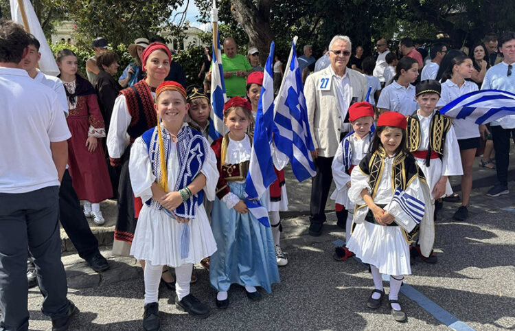 Εκεί όπου η Ελλάδα δεν ξεχνιέται: Συγκίνηση στην παρέλαση της ομογένειας στη Μελβούρνη για την 25η Μαρτίου (Photos)