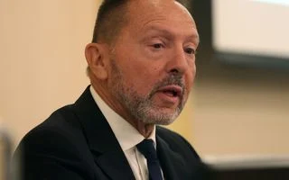 Γιάννης  Στουρνάρας: “Ολα θα εξαρτηθούν από τις εξελίξεις στη Μέση Ανατολή”